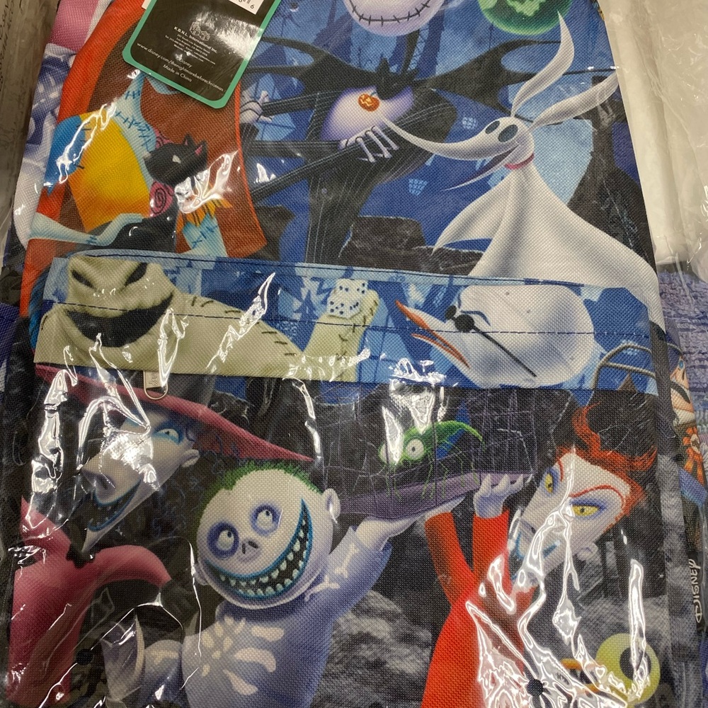 Nightmare before Christmas, Looney Tunes, 7 dwarfs Regular size backpacks.